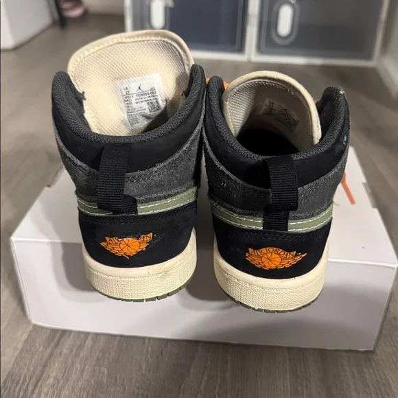 Jordan Air Jordan 1 Mid SE Craft "Anthracite/Light Olive". Youth size 1 - Picture 4 of 6